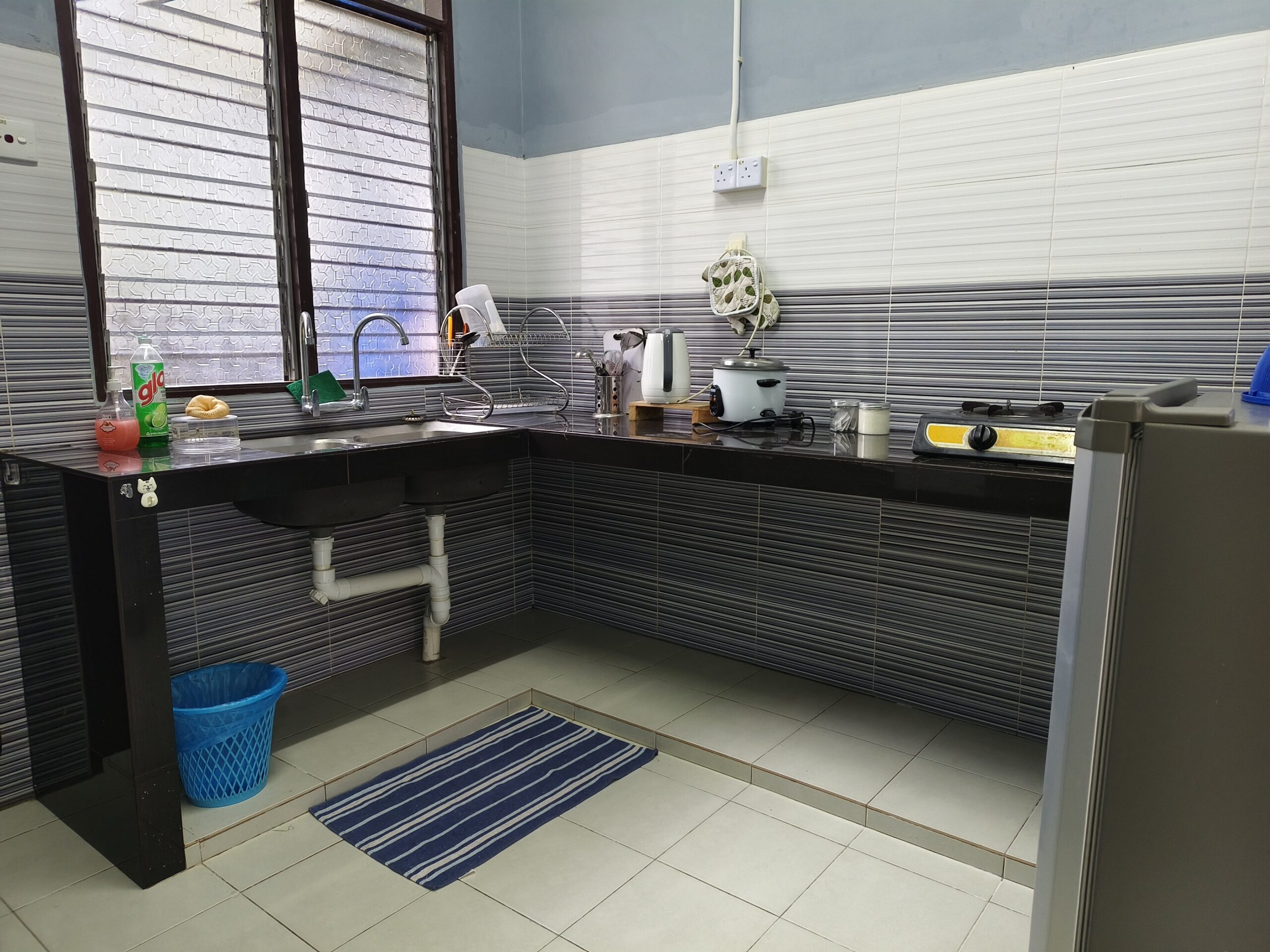 Kitchen Kepong B dengan peralatan dapur